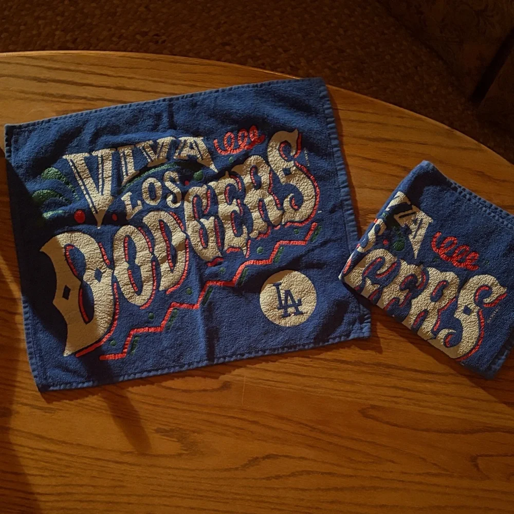 FOUR (4) Los Angeles Dodgers 'Viva Los Dodgers' limited edition rally towels